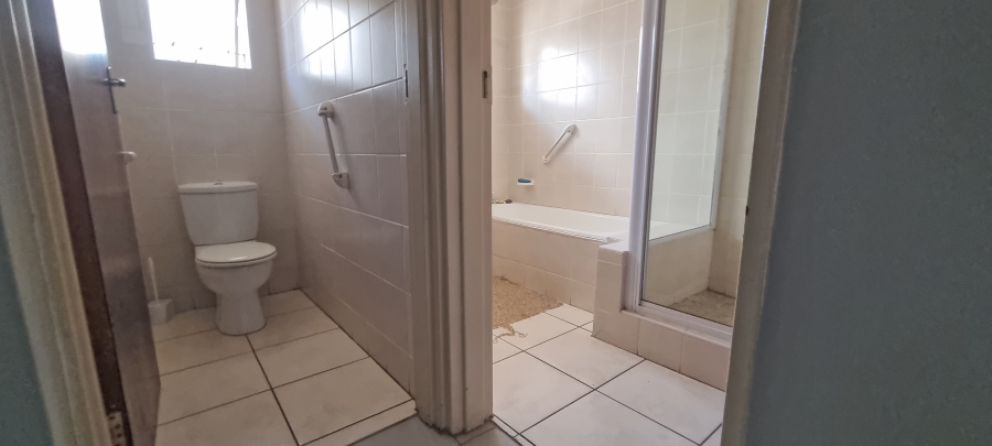 5 Bedroom Property for Sale in Haven Hills Eastern Cape